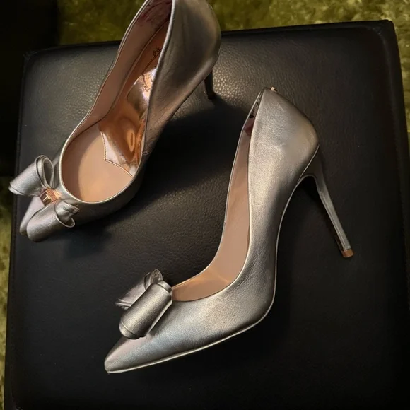New Ted Baker Metallic Silver Heels with Bows - Picture 3 of 9